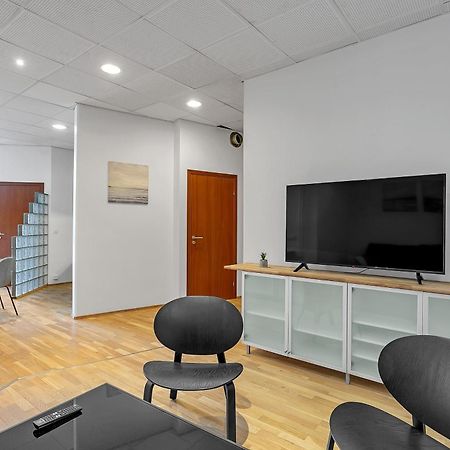 Bright Apartment In The Heart Of The City! 雷克雅維克 外观 照片